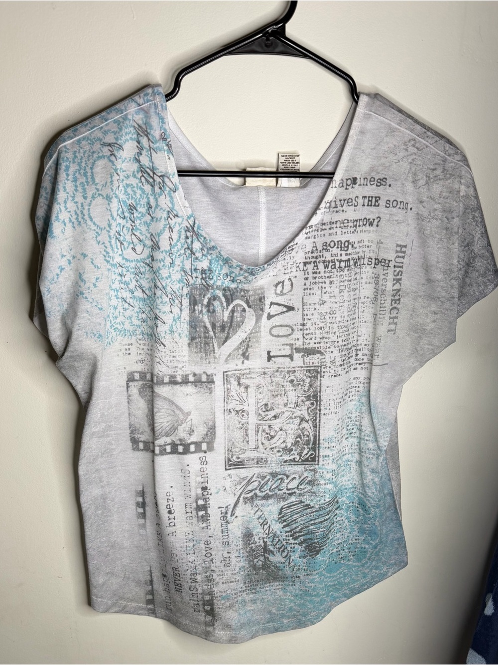 Mudd Y2K Gray & Aqua Graphic V-Neck Tee